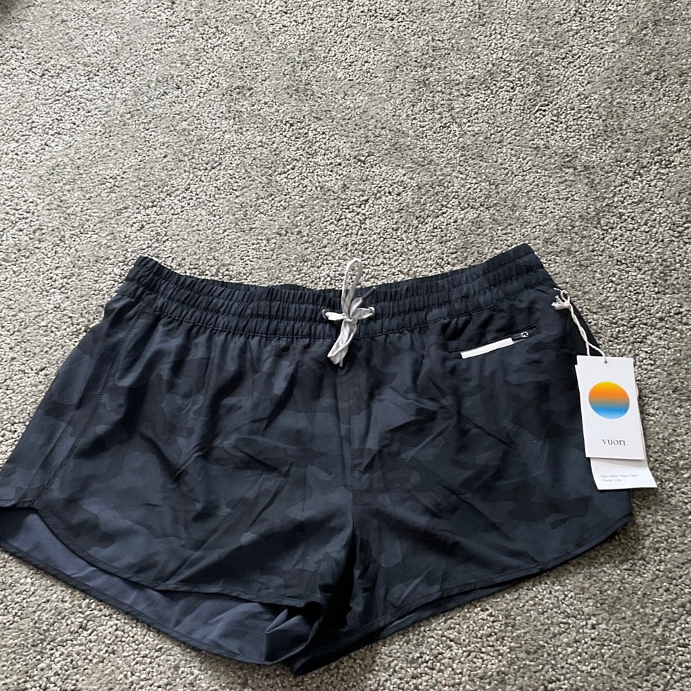 NWT Vuori Clementine 2.0 Black Camo Athletic Shorts Sz XL